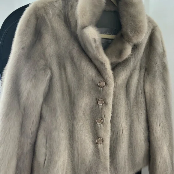 Gorgeous light grey Mink jacket perfect conditions from Paris - Picture 4 of 16